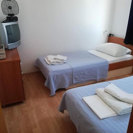 Apartments Burcul Pag Pag Town Bagian luar foto