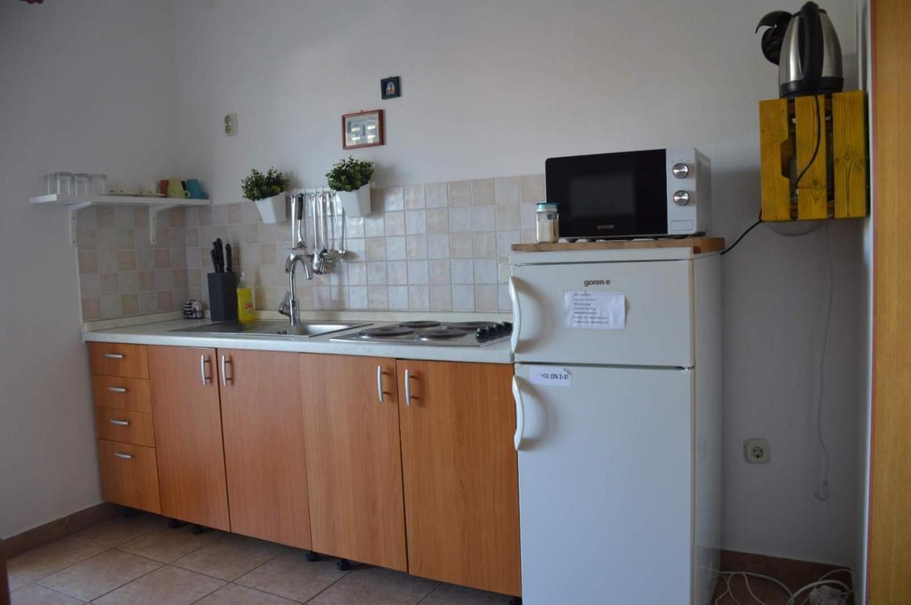 Apartments Burcul Pag Pag Town Bagian luar foto