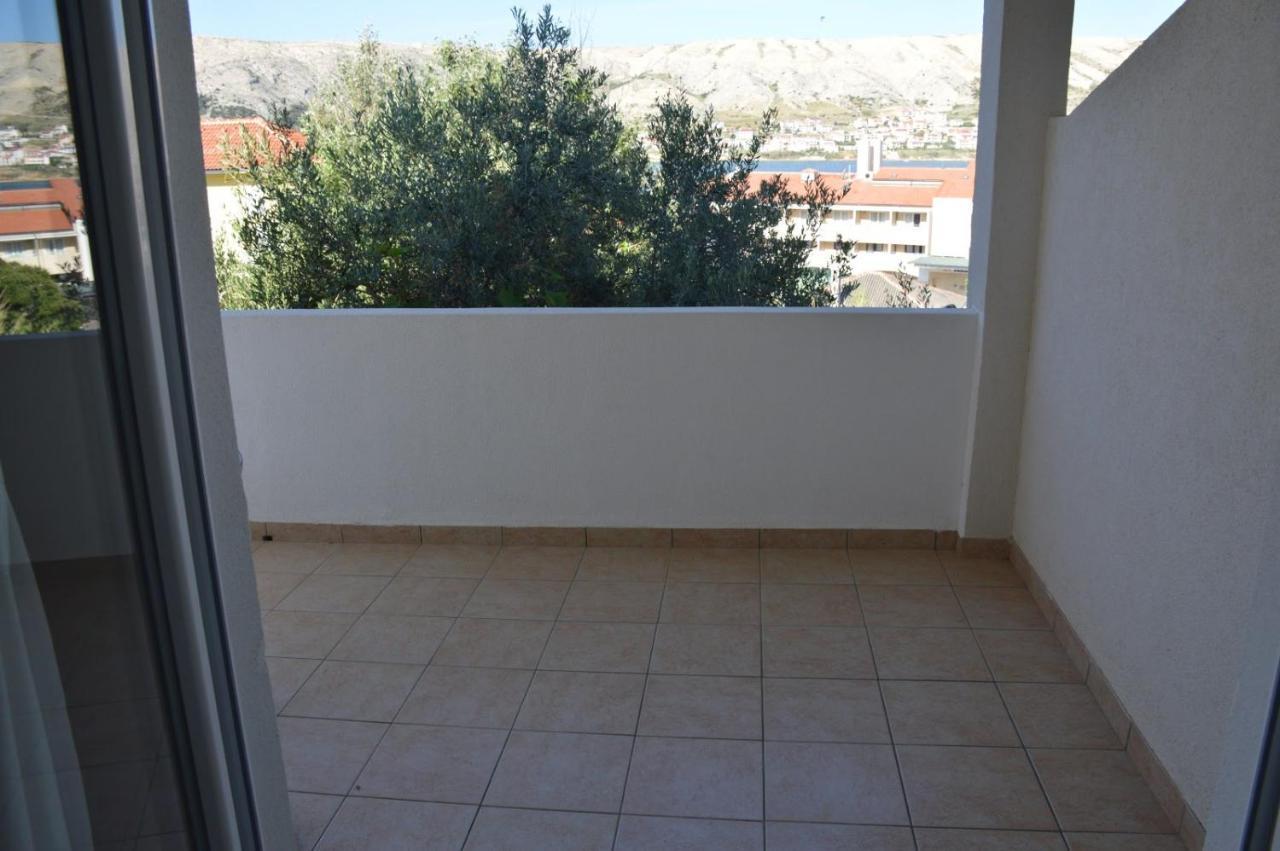 Apartments Burcul Pag Pag Town Bagian luar foto