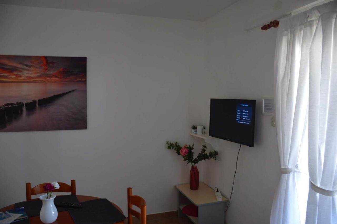Apartments Burcul Pag Pag Town Bagian luar foto
