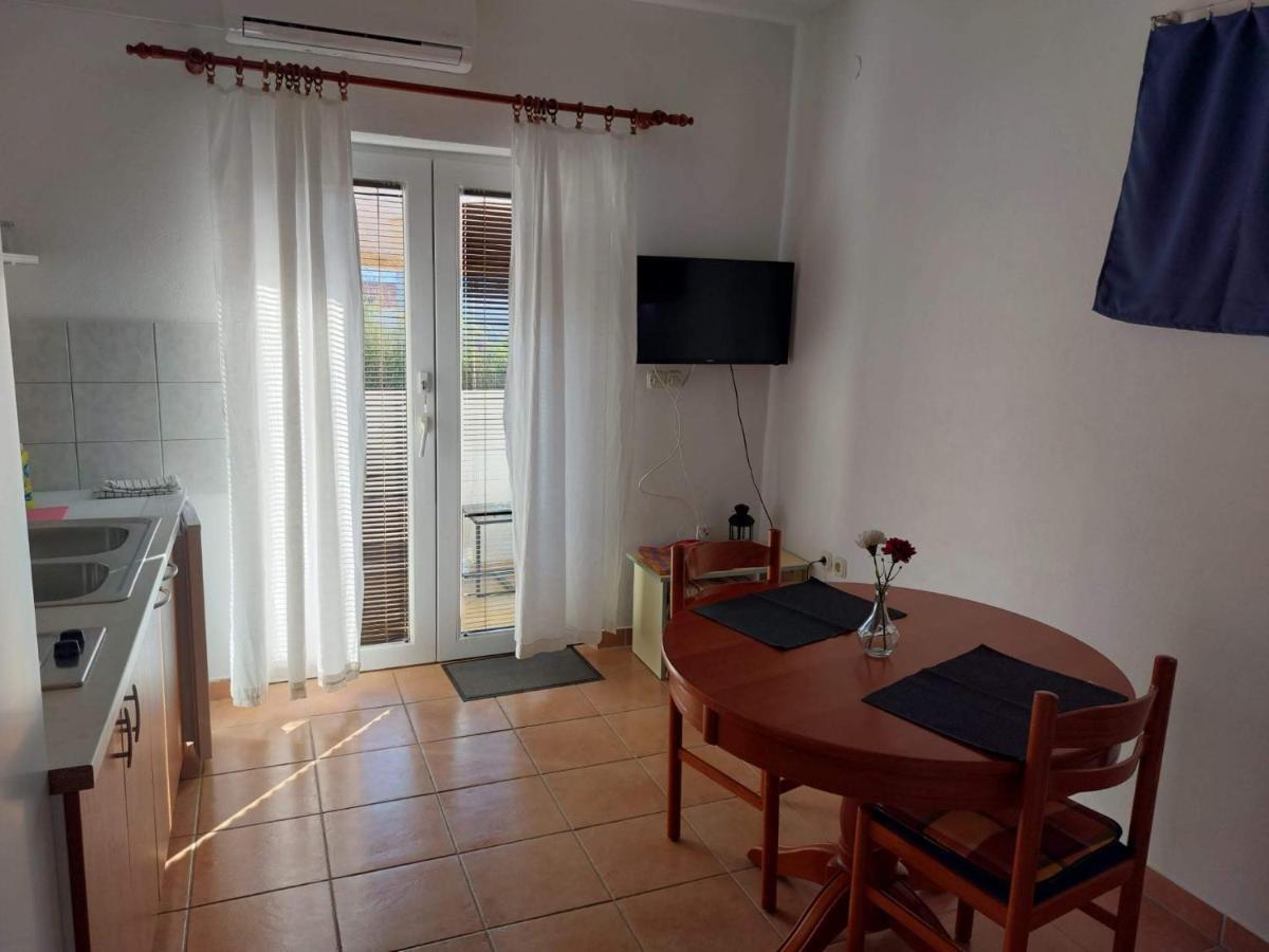 Apartments Burcul Pag Pag Town Bagian luar foto