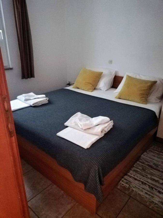 Apartments Burcul Pag Pag Town Bagian luar foto