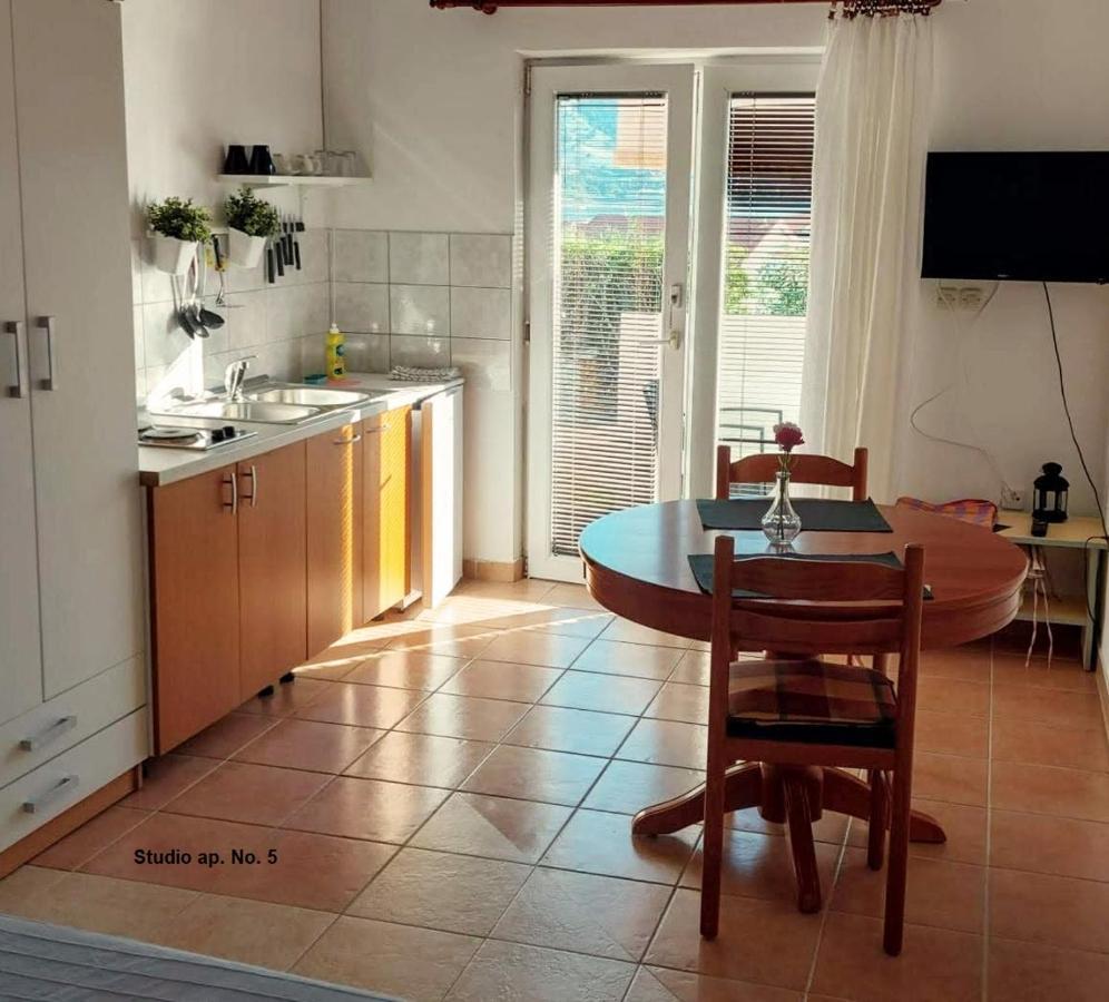 Apartments Burcul Pag Pag Town Bagian luar foto