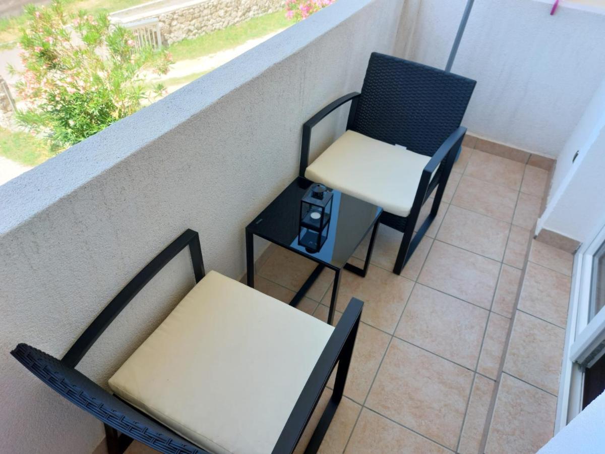 Apartments Burcul Pag Pag Town Bagian luar foto