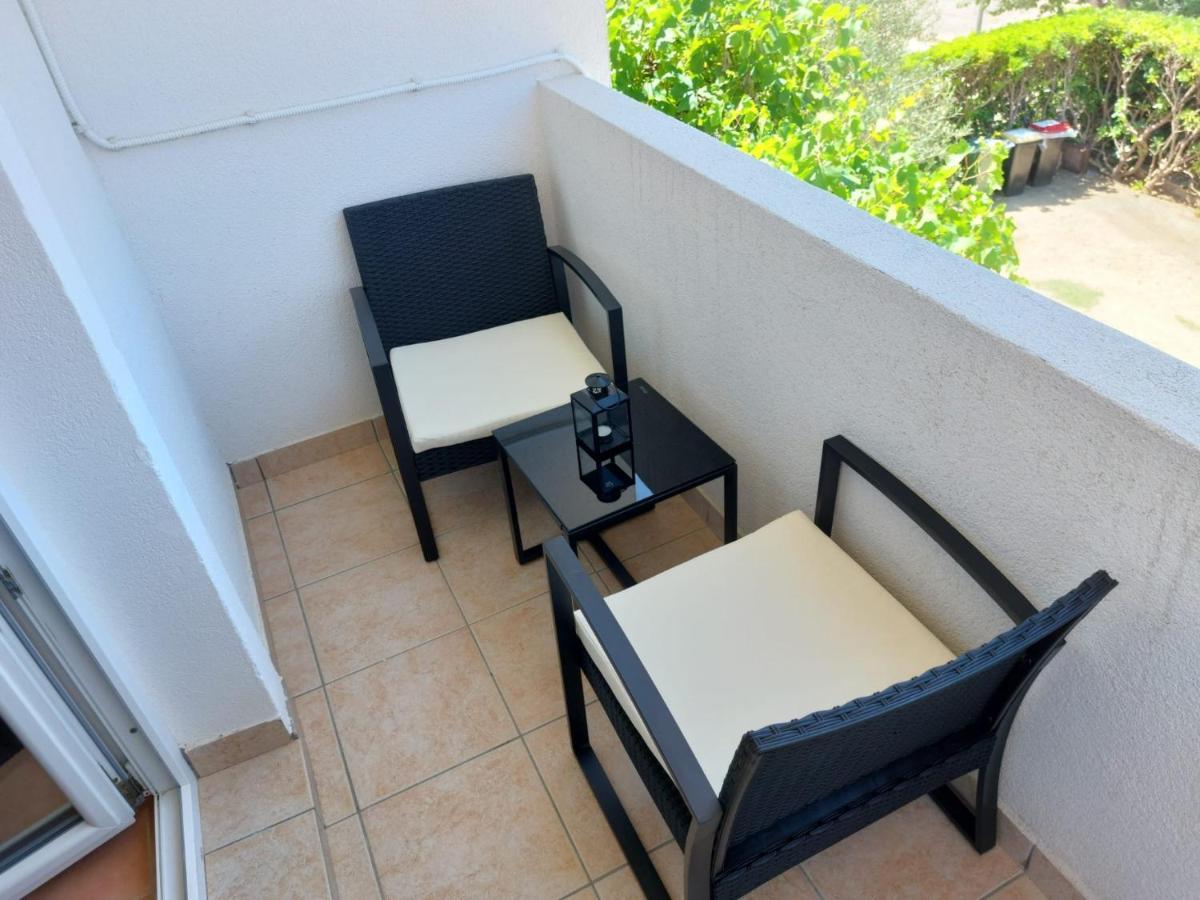 Apartments Burcul Pag Pag Town Bagian luar foto