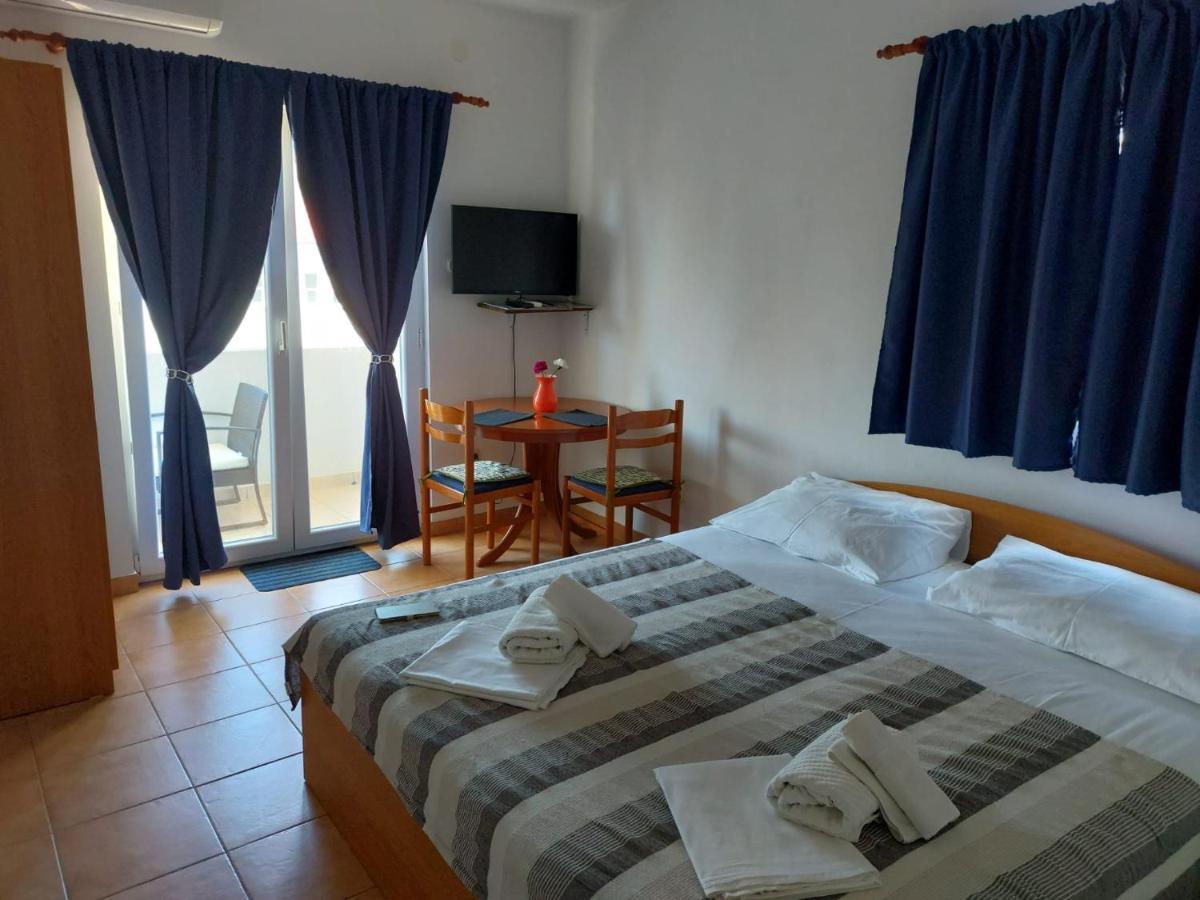 Apartments Burcul Pag Pag Town Bagian luar foto