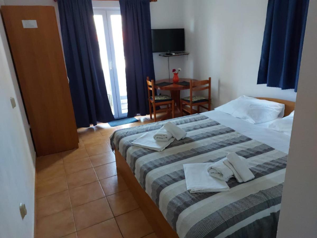Apartments Burcul Pag Pag Town Bagian luar foto