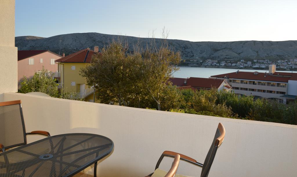 Apartments Burcul Pag Pag Town Bagian luar foto