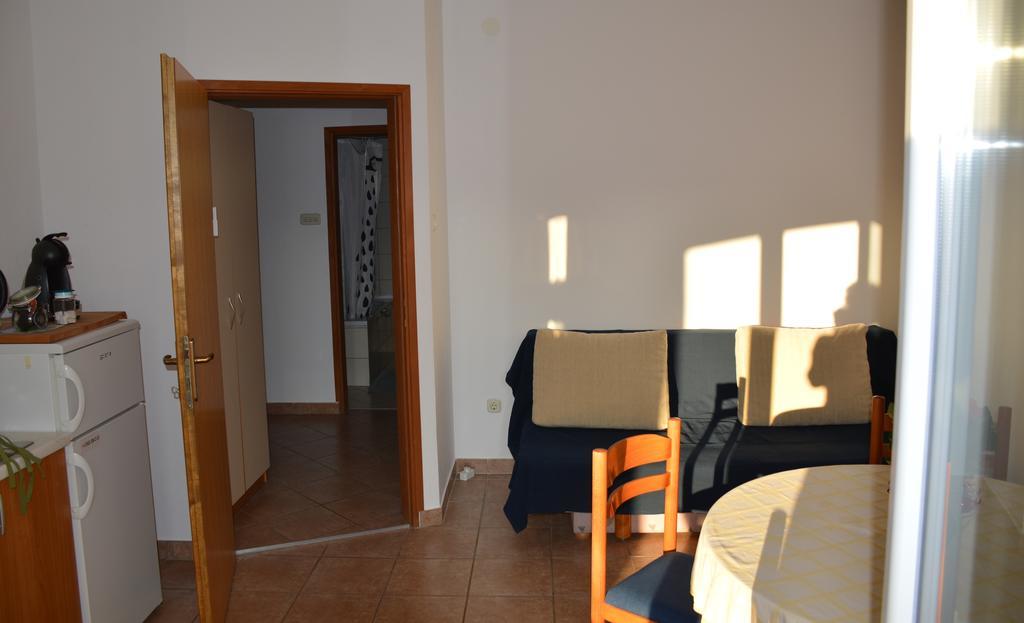 Apartments Burcul Pag Pag Town Bagian luar foto