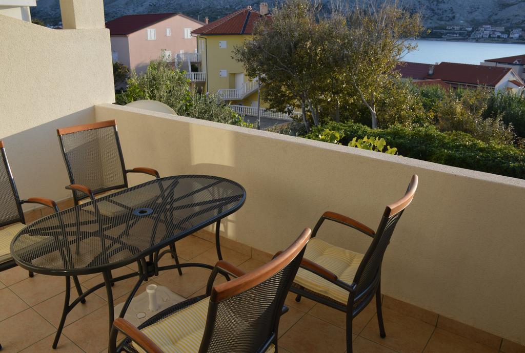 Apartments Burcul Pag Pag Town Bagian luar foto