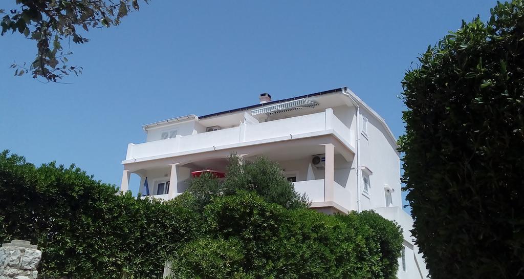 Apartments Burcul Pag Pag Town Bagian luar foto